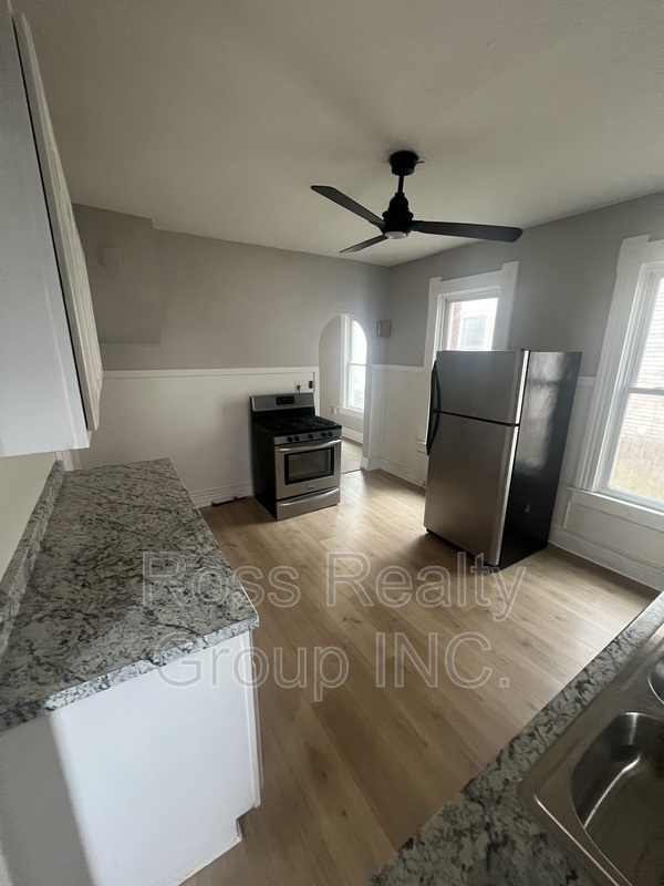 toledo Condo: 1121 delence st
