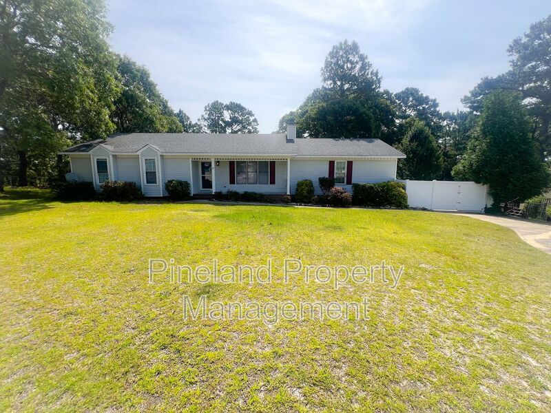 Raeford House: 150 Hickman Ct