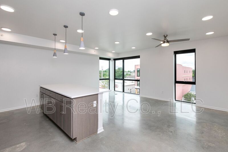 West Des Moines Condo: 315 5th St