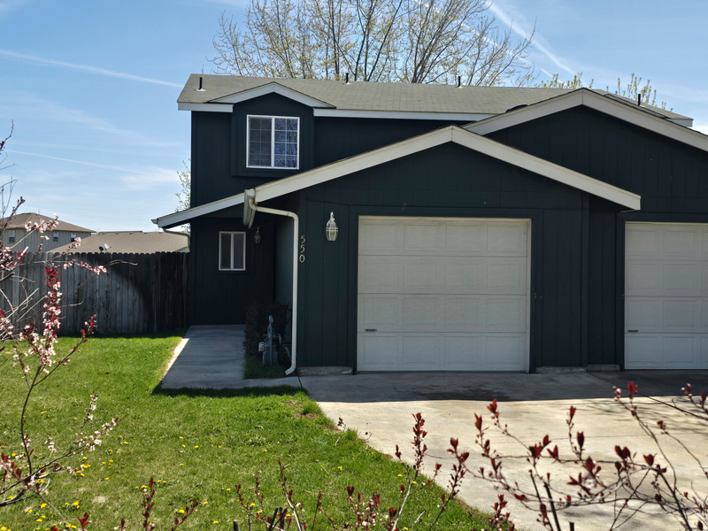 Redmond Condo: 550 NE Negus Lp