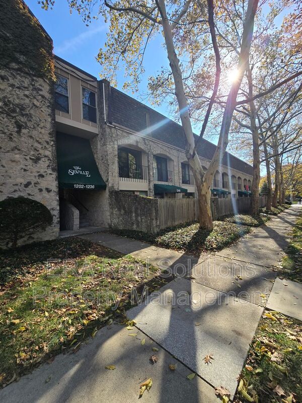 Columbus House: 1246 Ashland Ave