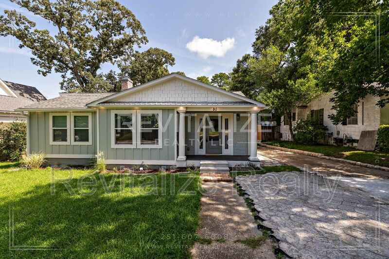 Mobile House: 80 Hathaway Rd N