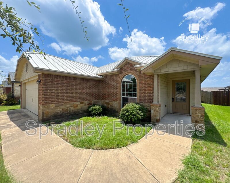 Temple House: 413 Bashaw Lp