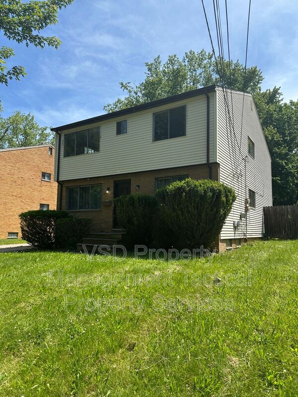 Maple Hts Condo: 19758 Maple Hts Blvd