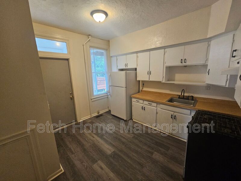 York House: 569 West Philadelphia Street