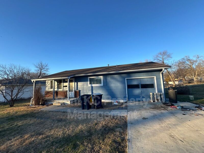 Raytown House: 11508 E 51st St