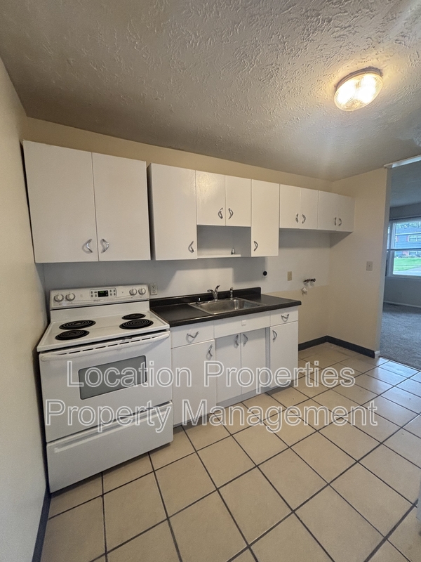 806 West 25th Street - A, Lawrence, Kansas rental photo 8 of 16