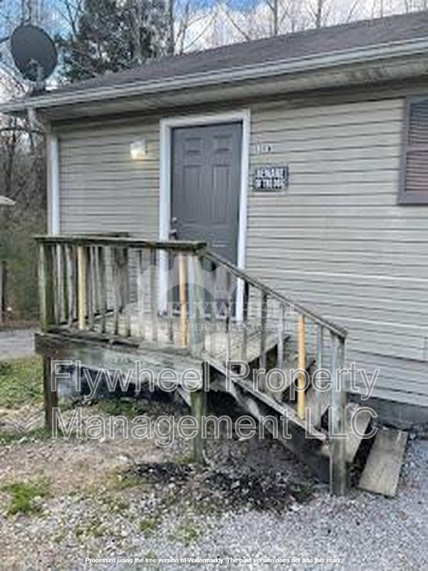 Ashland City House: 128B North Poole Street