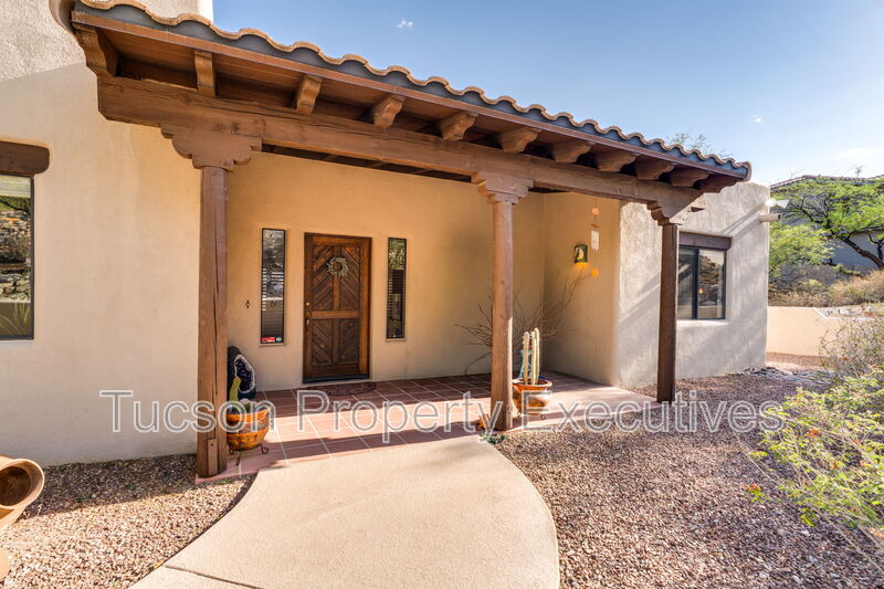 Tucson House: 3901 North Vista De La Cima
