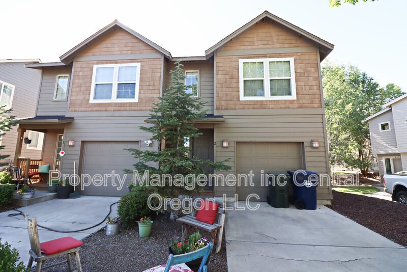 Bend Townhome: 3041 NE Canoe Ct
