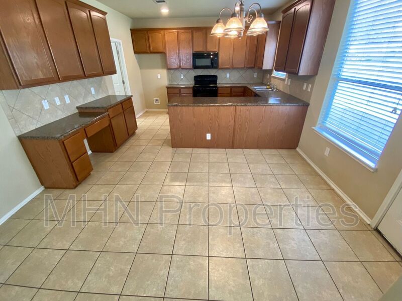 Amazing 3 bed/2.5 bath two story home in Belmont Park with community amenities and Schertz/Cibolo School District! - Photo 5
