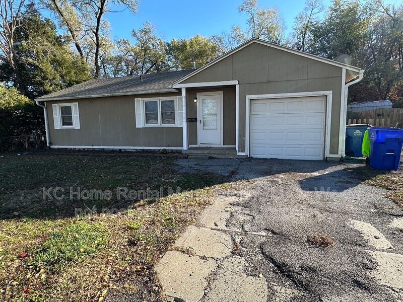 Grandview House: 5903 E 149th