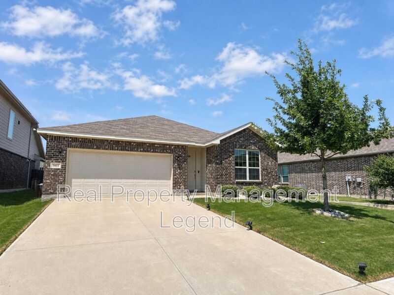 Denton House: 5601 Portola Ln