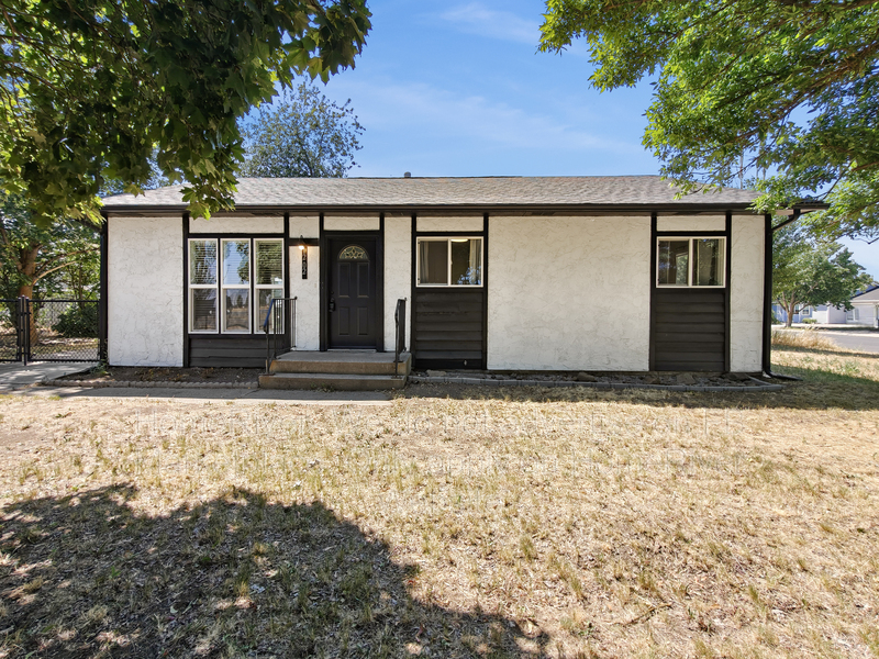 Airway Heights House: 1202 S Russell St