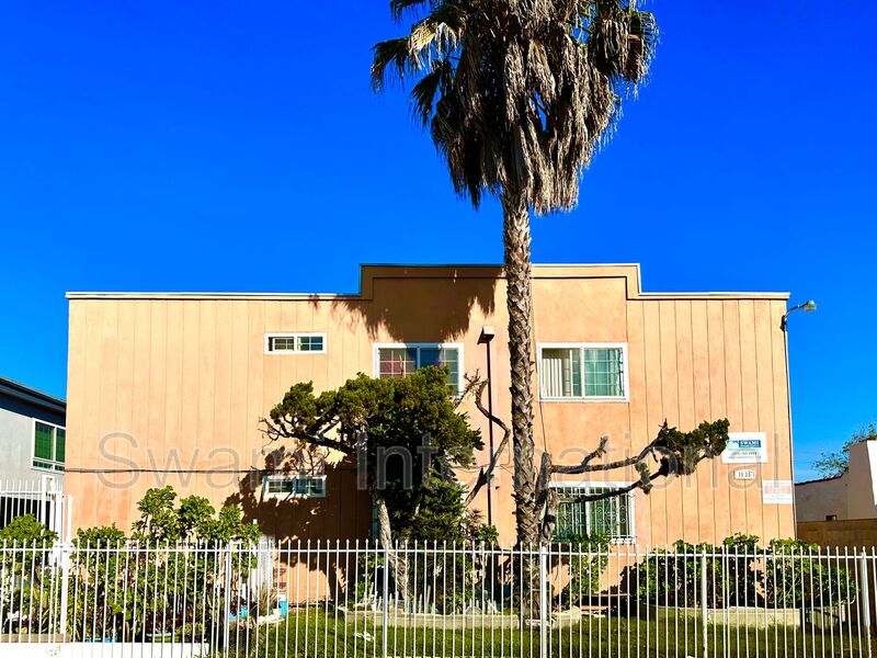 Los Angeles Condo: 1535 W 102nd St