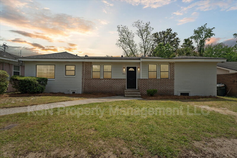 Savannah House: 1921 Fitzgerald Street