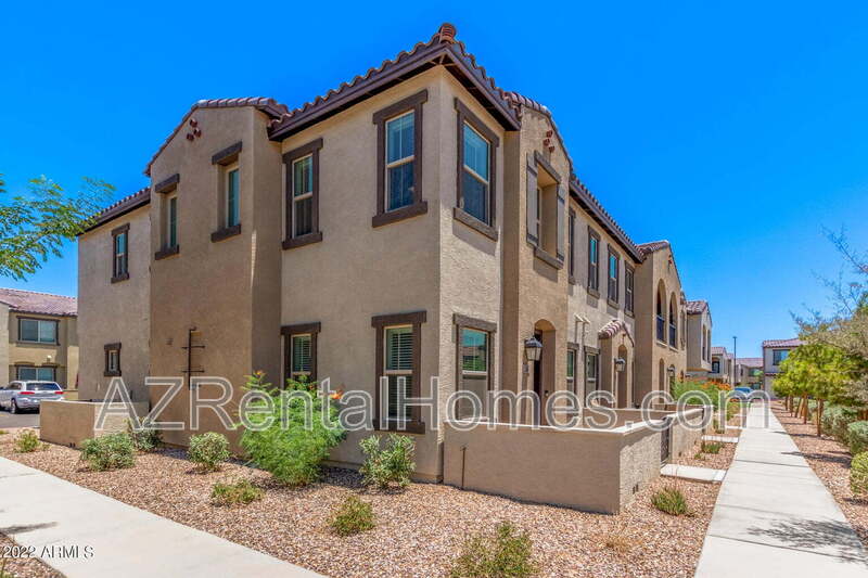 Chandler Townhome: 155 N Lakeview Blvd