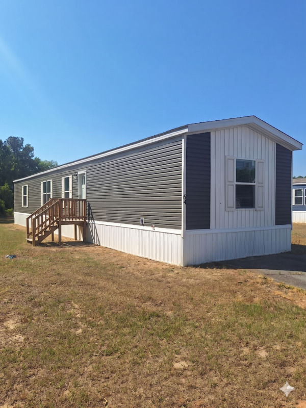 Sumter House: 4627 Blanche Road lot 61