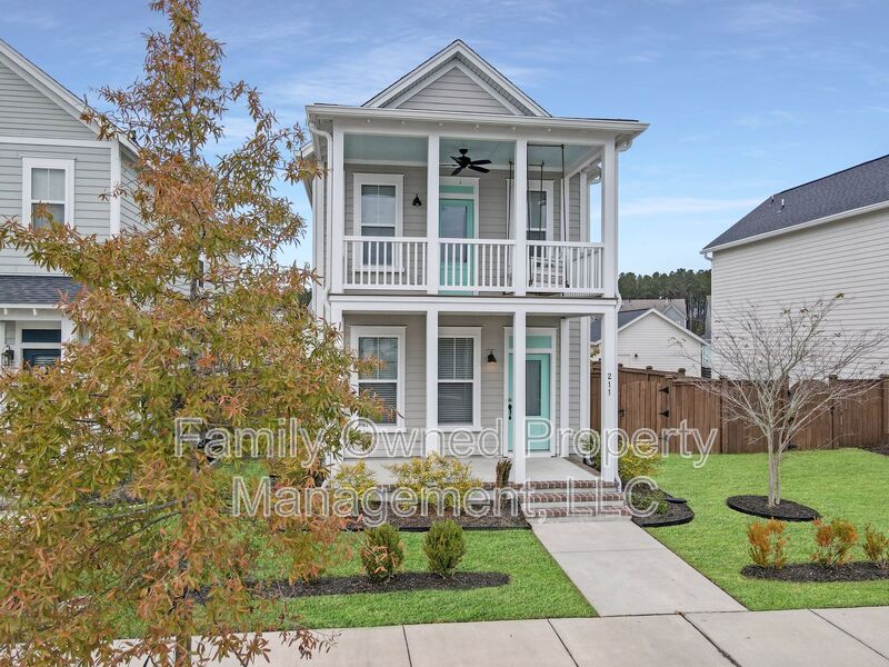 Summerville House: 211 Winding Branch Drive