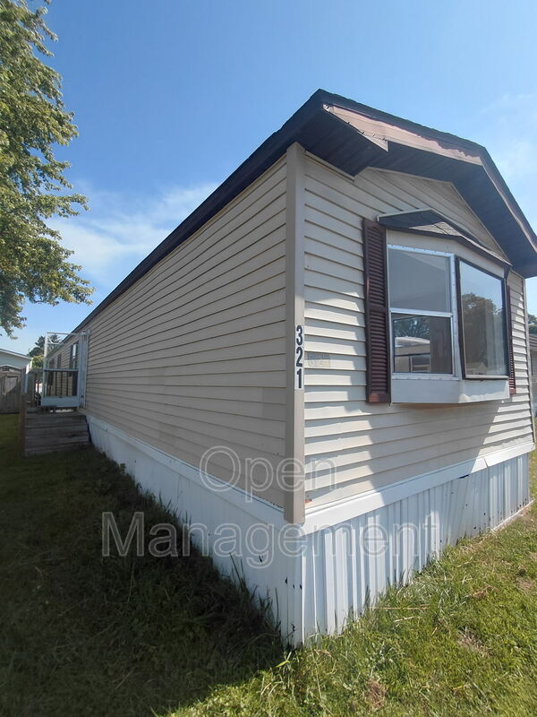 Jackson House: 301 Mantle Ave