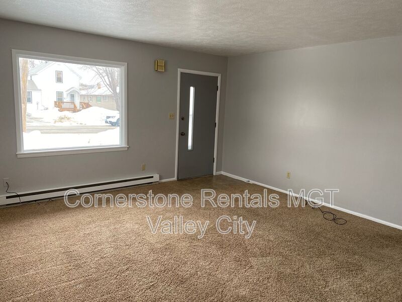 Valley City House: 815 3rd St SW