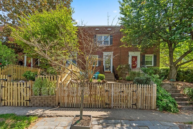 Alexandria House: 303 Mount Vernon Ave