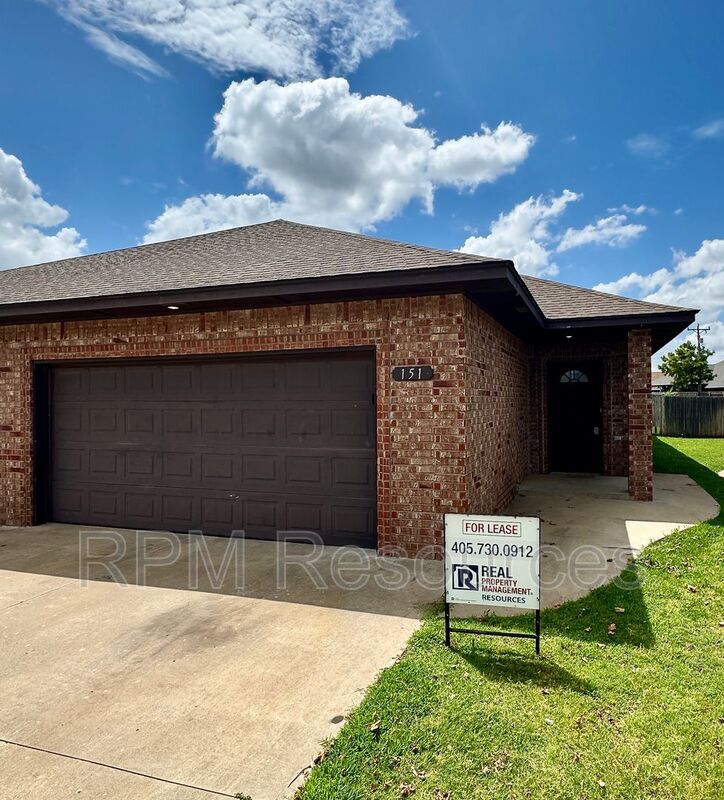 Mustang House: 151 Bison Court Way