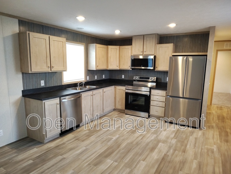 Scottsbluff House: 24 Erin Lane