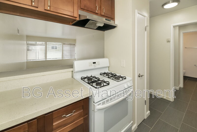 Oakland Condo: 3600 Dimond Avenue