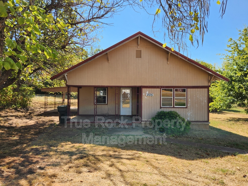 Asher House: 205 East Main (Asher)