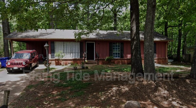 Center Point House: 428 Woodland Ct NE