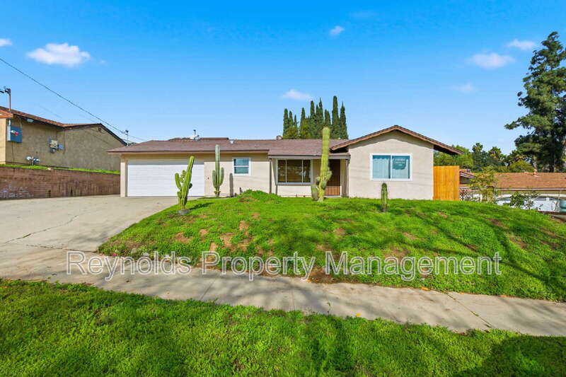 Santee House: 9482 Pike Rd