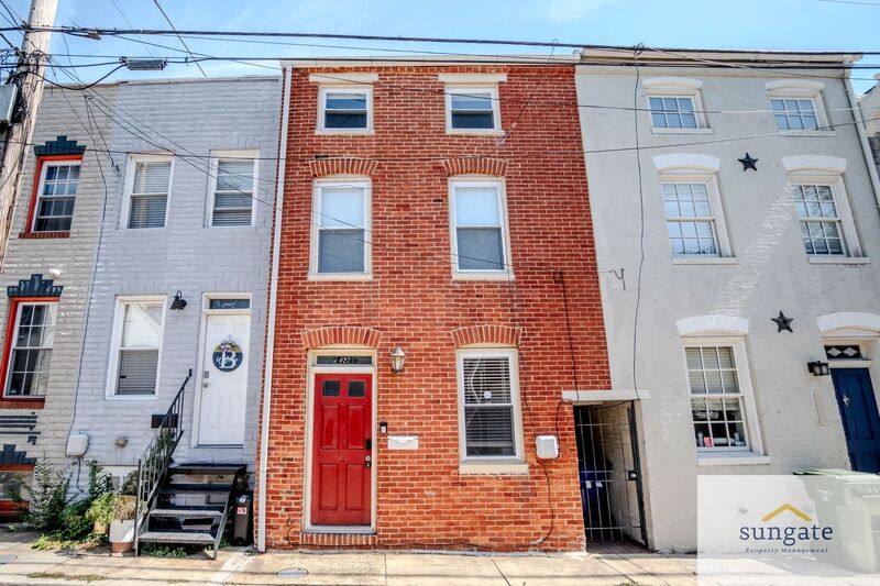 Baltimore Townhome: 427 S Durham St
