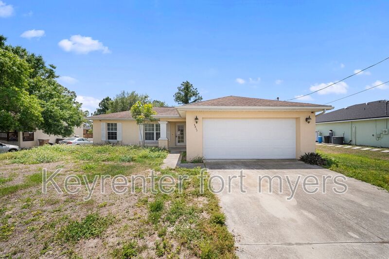 Lehigh Acres House: 3213 17th St SW