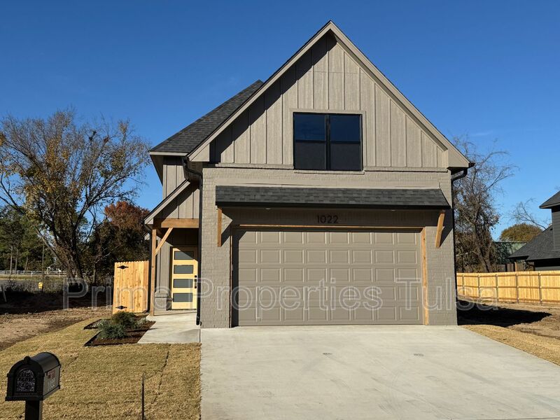 Broken Arrow House: 1022 E. Delmar Pl. S.