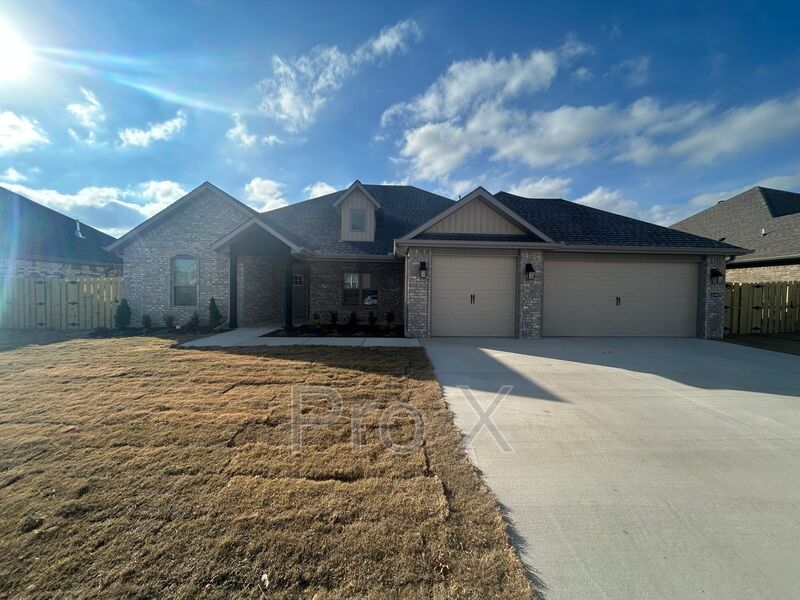 Pea Ridge House: 2401 Salmon