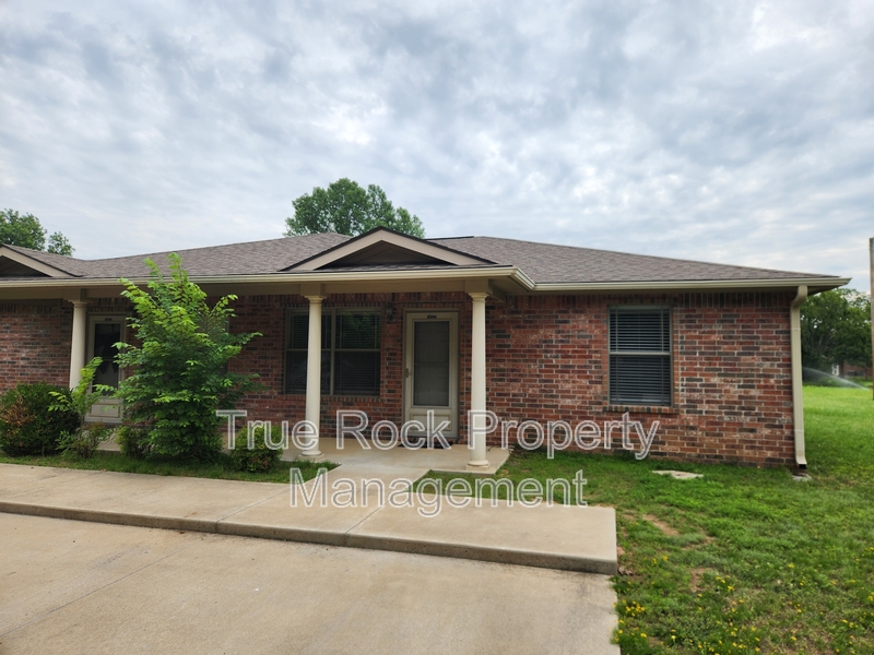 Ada House: 19227 ST HWY  1E