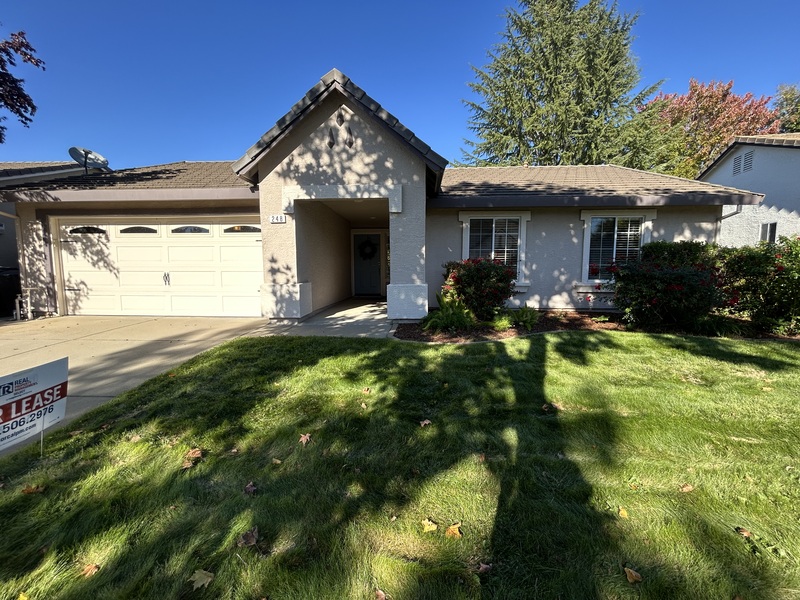 Roseville House: 248 Summer Grove Cir