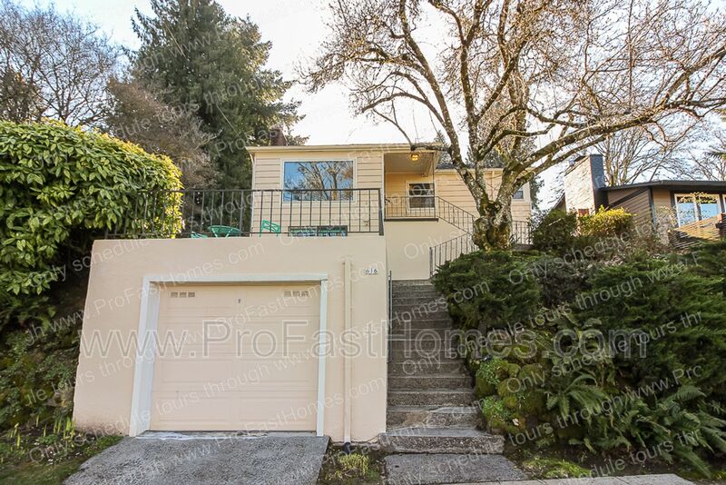 Portland House: 616 SW Moss St