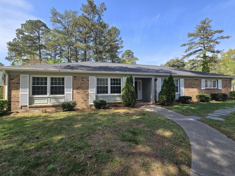 Peterburg House: 3316 E Princeton Rd