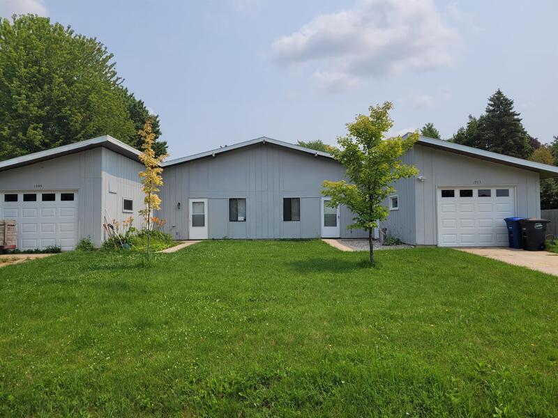 Menasha Condo: 1593/1595 Acorn Court - 1593