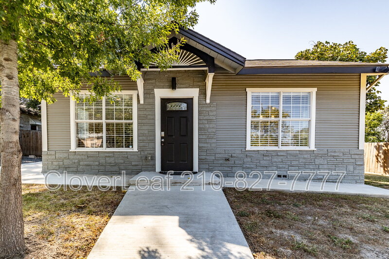 San Antonio House: 210 Dumoulin Ave