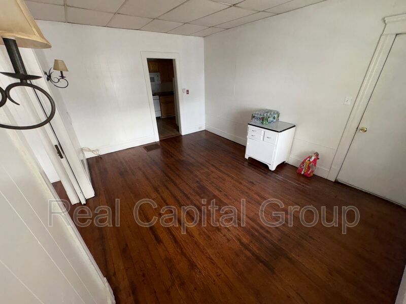 Amsterdam Condo: 314 E Main St