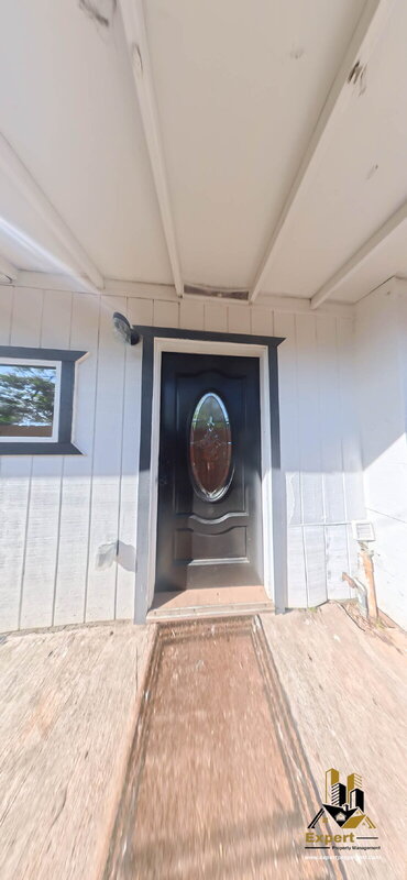 Sacramento House: 2389 Empress St