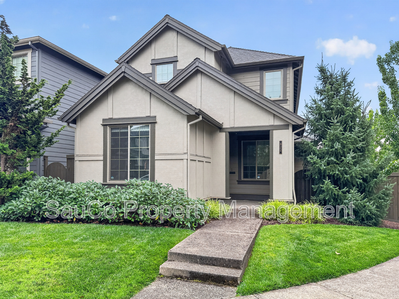 Hillsboro House: 822 Southeast Bacarra Street