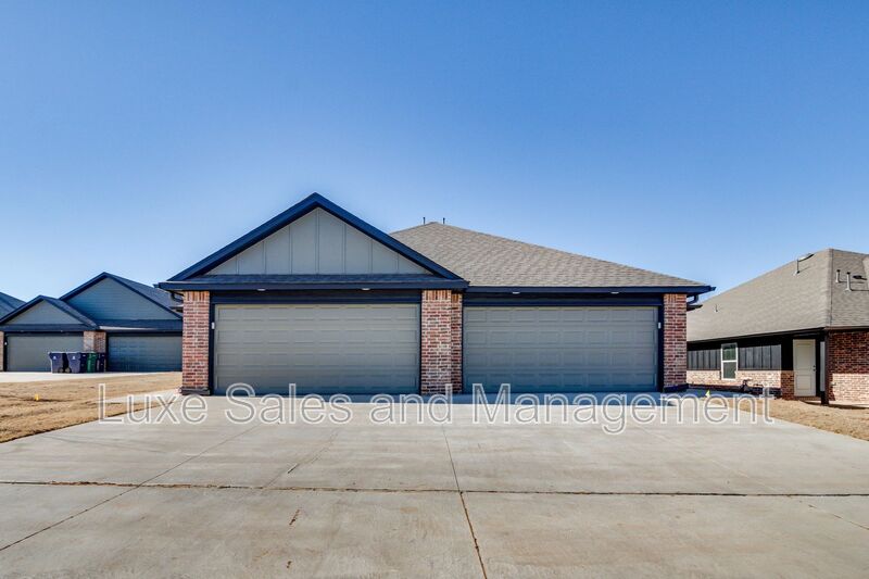 Yukon House: 11601 MacKenzie Way