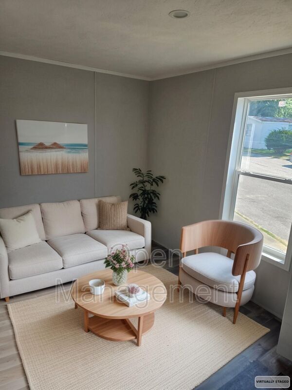 Bloomington House: 900 N. Curry Pike