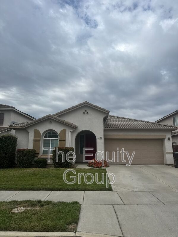 Visalia House: 3142 W Sweet