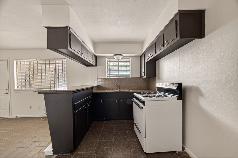 Houston Condo: 2708 Oakcliff Street - 6