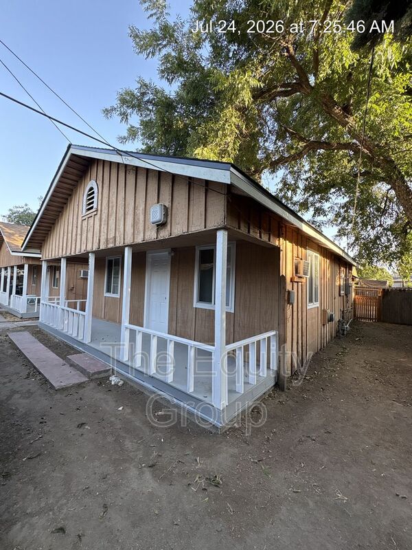 Visalia House: 928.5 W. Goshen Ave